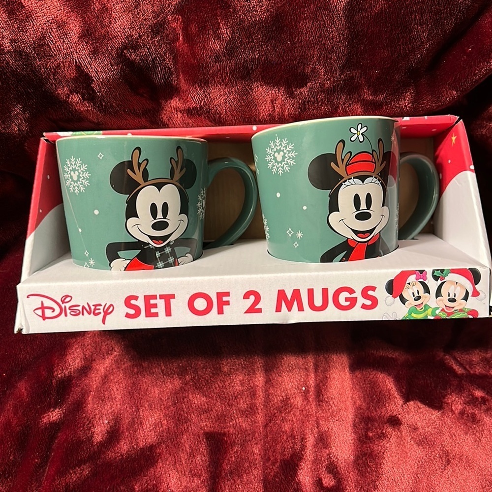 NWT Disney Mickey and Minnie Set Christmas Mugs